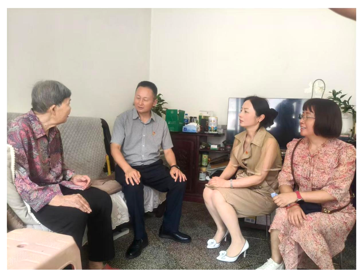 七一慰问老党员活动-临沧市中医医院2(1).png
